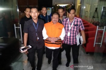 Bupati Bengkalis Amril Mukminin ditahan KPK