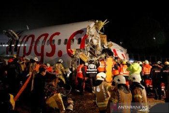 Sebuah pesawat tergelincir tewaskan satu orang dan 157 cedera di Istanbul