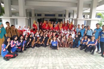 Dalduk-KB Kendari Gelar Lomba Yel-Yel Salam Genre