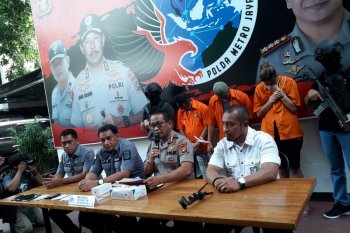 Aktris Nanie Darham memesan kokain dari luar negeri melalui medsos