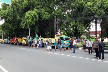 Penambang pasir tradisional di Kediri protes penambangan mekanik