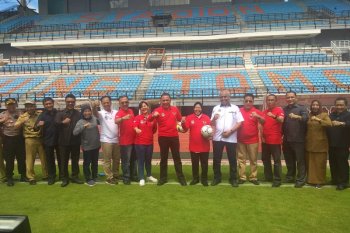 Ketua Umum PSSI meninjau Stadion GBT jelang Piala Dunia U-20