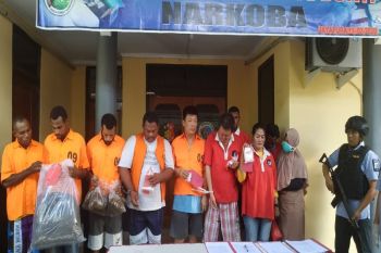 Dit Narkoba Polda Papua musnahkan ganja dan sabu-sabu