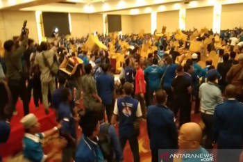 Ricuh, kubu  Mulfachri-Zulkifli saling lempar kursi di ruang sidang PAN