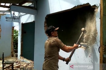 Bangunan ilegal di lahan BBWS Kudus dibongkar