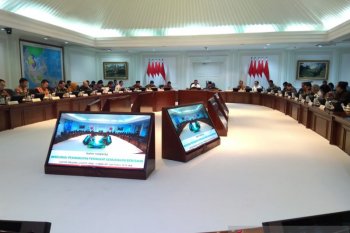 Presiden Jokowi minta prosedur ruwet saat memulai usaha segera dibenahi