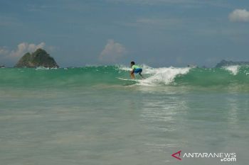 Bandara Lombok menggelar kompetisi surfing peringati HUT Angkasa Pura