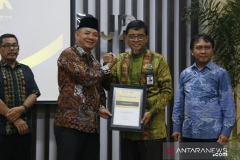 Bank NTB Syariah meraih penghargaan tertinggi wajib pajak