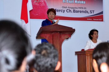 Mercy Barends minta pemkab hati-hati soal lahan blok Masela