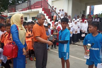 SDN 21 Surabayo Agam juara Liga Sepakbola antarsiswa SD se-Lubukbasung