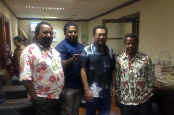 Yorrys Raweyai: pernyataan Mahfud terkait korban HAM di Papua tidak etis