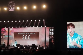 Park Ji-hoon malam mingguan di Indonesia, tebar "aegyo"