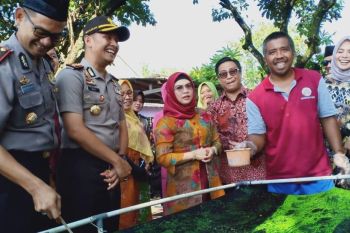 Putri Wapres Ma'ruf Amin kunjungi sentra batik ciprat di Blitar
