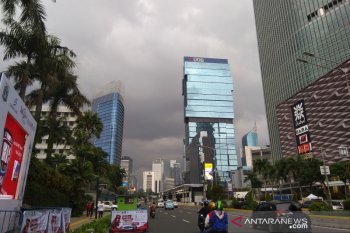 Waspadai hujan disertai kilat di wilayah Jakarta antara sore dan malam hari