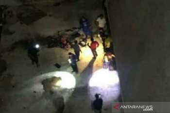 Pengendara motor tewas setelah "terjun bebas" dari Jembatan Emas