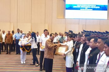 Menhub beri penghargaan pilot-kru Batik Air angkut WNI Wuhan