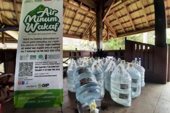 ACT  Sulsel distribusikan puluhan galon air minum Wakaf di perkemahan pramuka