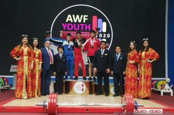 Lifter Rizky Juniansyah pecahkan dua rekor dunia remaja di Tashkent Uzbekistan