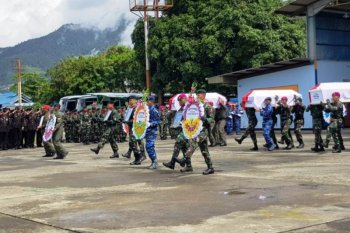 Jenazah korban kecelakaan Helikopter Mi-17 di Papua dilepas secara militer