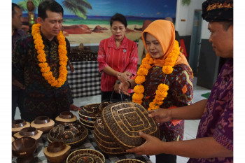 INDUSTRI BATOK KELAPA WAKILI KLUNGKUNG KE TINGKAT NASIONAL