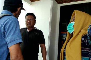 Oknum Polres Lampung Barat digerebek warga di Metro
