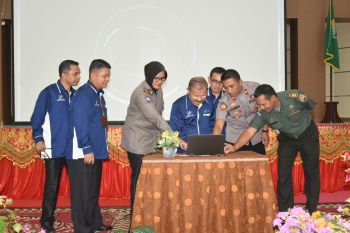 Bupati Ali Mukhni luncurkan pengisian data Sensus Penduduk secara online