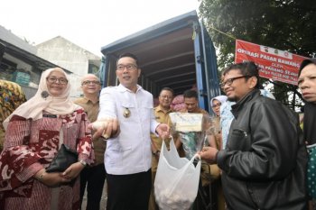 Ridwan Kamil tampung langsung keluhan konsumen soal bawang putih