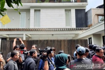 Ashraf Sinclair meninggal, rumah Bunga Citra Lestari dijaga ketat
