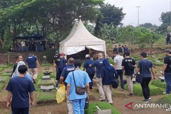 Ungkap penyebab kematian, Tim DVI Polri mulai autopsi jenazah putri Karen "Idol"