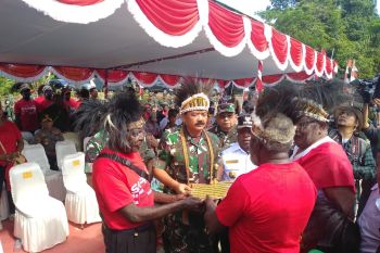 Masyarakat suku Kamoro serahkan lahan 78 hektare kepada Panglima TNI