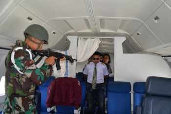 TNI AU gelar latihan penurunan paksa pesawat asing