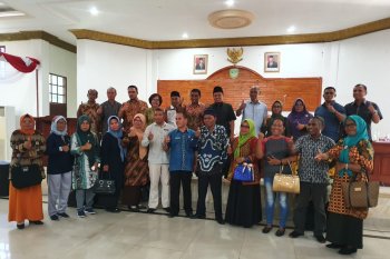 50 persen dana BOS untuk guru honor masih kurang