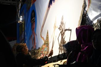 Tumbuhkan budaya lokal asli Indonesia Pemerintah Kota Bandarlampung gelar festival wayang kulit