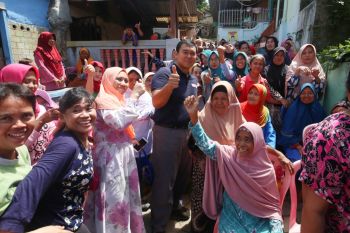 Rycko Menoza jelaskan program unggulan kepada emak-emak di Bandarlampung