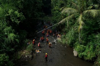 Pencarian dan evakuasi siswa SMP hanyut di Sleman libatkan 45 lembaga