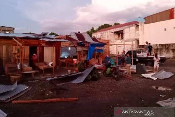 Angin puting beliung kembali  melanda Gunungsitoli