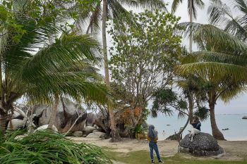 Menyusuri  keindahan batu purba di Natuna (bagian 2)