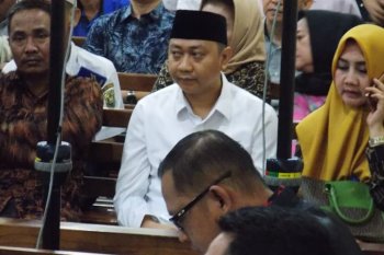 Bupati Lampung Utara nonaktif disidang kasus suap proyek Dinas PUPR
