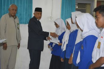 Pemkab Sleman memberikan santunan korban kecelakaan sungai SMPN 1 Turi