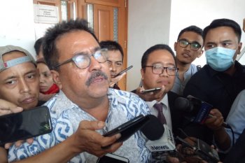 Rano Karno bantah terima uang  dari Wawan