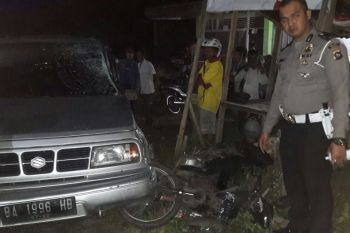 Lima kendaraan terlibat tabrakan di Koto Baru Solok, ayah dan anak tewas