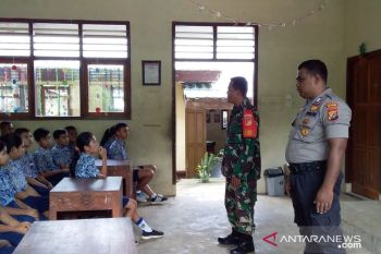 TNI Polri di Sangihe sosialisasi bahaya narkoba kepada siswa
