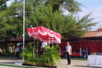 966 WN China mengajukan permohonan izin tinggal keadaan terpaksa