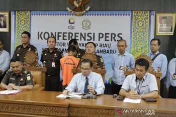 Kawil DJP Riau serahkan tersangka pengemplang pajak rugikan negara Rp735 ke jaksa