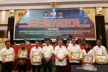 Bupati Pasaman Barat raih penghargaan dua pembina transparansi dana desa tingkat Sumbar
