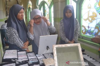 Seratus lebih siswa SMA periksa mata gratis