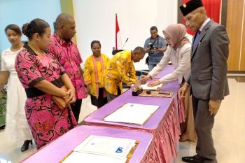 Sebanyak 250 pasangan ikut pernikahan massal pencatatan sipil