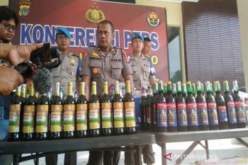 Polres Kulon Progo sita ratusan botol minuman keras