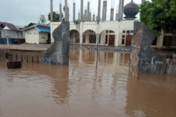 Banjir terjang Desa Sumi Bima, puluhan rumah terendam