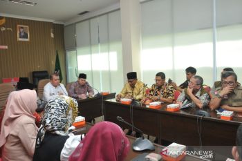 Biro perjalanan diminta tidak potong uang  jamaah umrah